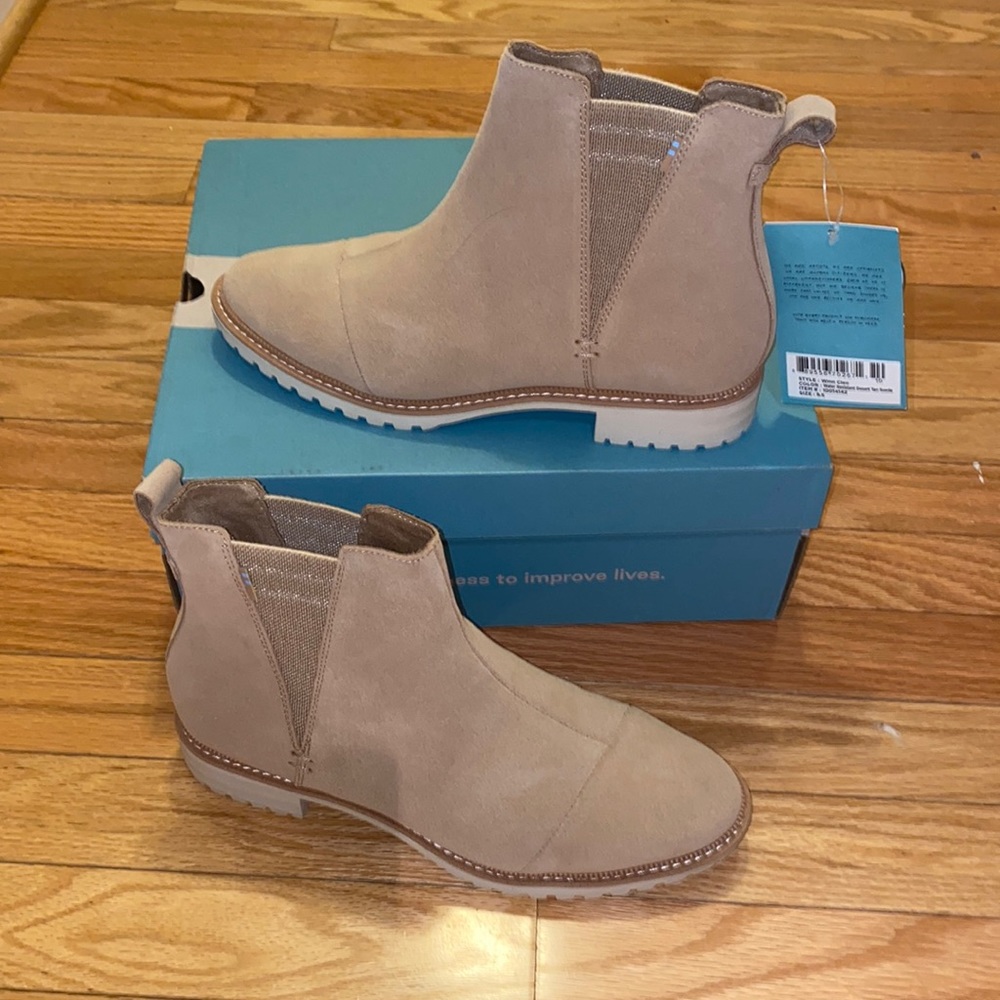 TOMS NWT❗️NIB❗️Cleo Water Resistant Chelsea Ankle Boots - Picture 2 of 9